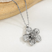 Collar con Colgante de Flor - NAWARA