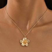 Collar con Colgante de Flor - NAWARA